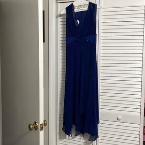 Navy blue cocktail dress by Donna Morgan size 14 silk with beading at waist